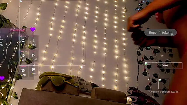 GiuliaCash online show from November 21, 2025, 2:27 pm