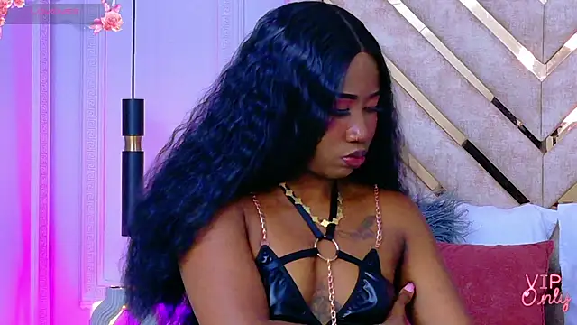 Snapshot of Rossie-Cameron chatting on February 9, 2026, 8:07 pm Rossie-Cameron online show from February 9, 2026, 8:07 pm