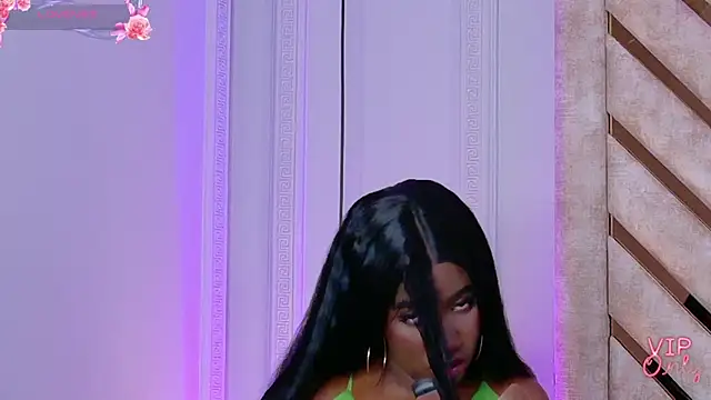 Snapshot of Rossie-Cameron chatting on February 19, 2026, 2:36 pm Rossie-Cameron online show from February 19, 2026, 2:36 pm