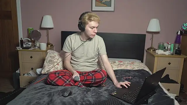 Snapshot of scottishtwink01 chatting on January 9, 2026, 1:51 pm scottishtwink01 online show from January 9, 2026, 1:51 pm