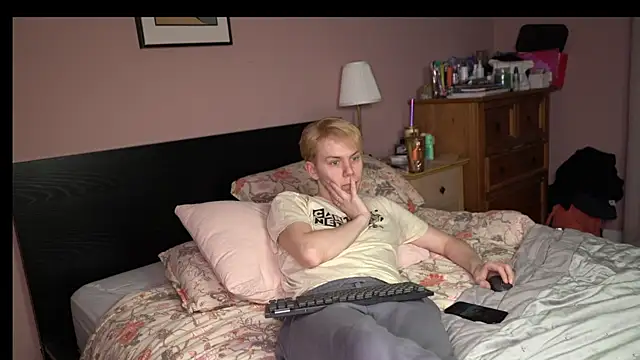Snapshot of scottishtwink01 chatting on December 5, 2025, 2:37 pm scottishtwink01 online show from December 5, 2025, 2:37 pm