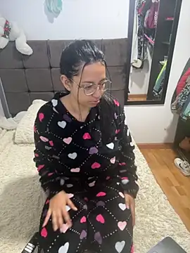 Snapshot of Zoelove__ chatting on October 24, 2025, 2:54 am Zoelove online show from October 24, 2025, 2:54 am