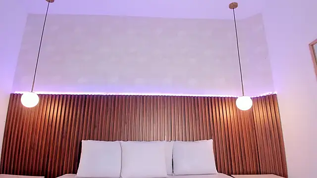 nicol giraldoo online show from October 24, 2025, 4:11 am