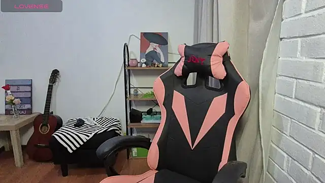 valentinauwu online show from March 17, 2026, 12:24 am