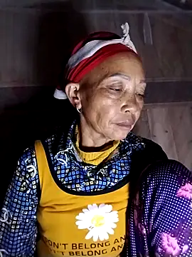 -Xuka-200 online show from December 18, 2025, 1:37 pm