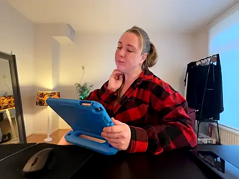 MazySunny online show from December 2, 2025, 8:27 am