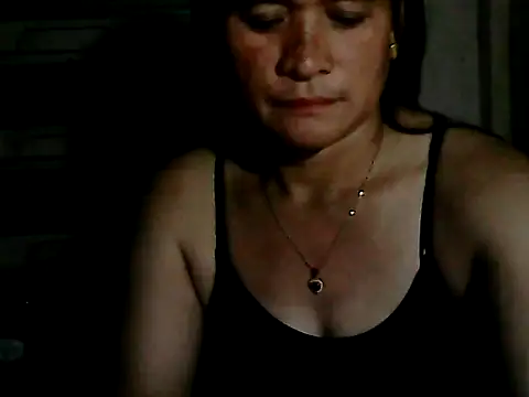 yoursPinayMama1682 online show from October 6, 2025, 1:12 pm