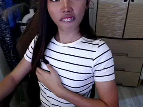 Snapshot of cutie_milker chatting on February 18, 2026, 4:21 am cutie milker online show from February 18, 2026, 4:21 am