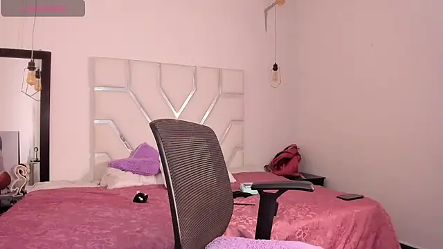 Snapshot of EnigmaRose_1 chatting on October 3, 2025, 5:31 am EnigmaRose 1 online show from October 3, 2025, 5:31 am