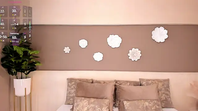 Snapshot of VictoriaShelby chatting on February 13, 2026, 11:54 am VictoriaShelby online show from February 13, 2026, 11:54 am