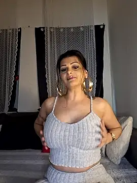 Pillango1212 online show from January 12, 2026, 12:01 pm