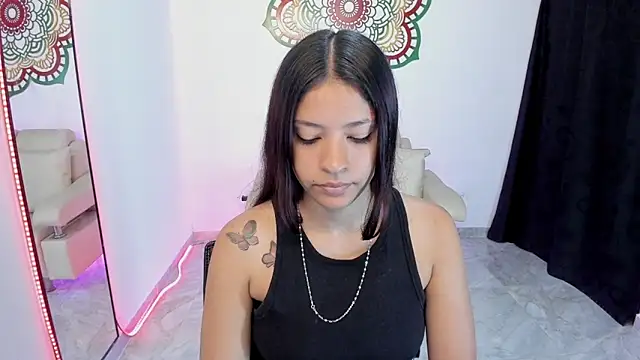 Snapshot of Candy_fox_19 chatting on April 30, 2026, 2:57 pm Candy fox 19 online show from April 30, 2026, 2:57 pm