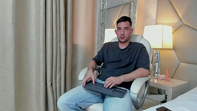 Snapshot of matti_de_lucaa chatting on October 3, 2025, 6:09 pm matti de lucaa online show from October 3, 2025, 6:09 pm