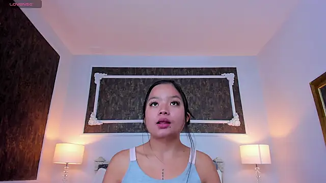 SharonBonet online show from September 17, 2025, 5:26 pm