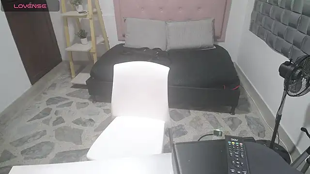 Dulce  Lovee online show from December 1, 2025, 10:21 pm