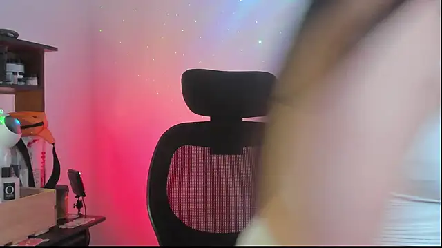 SofiaBermudez online show from October 4, 2025, 10:55 pm