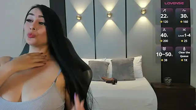 ashly moonn online show from April 15, 2026, 12:32 pm