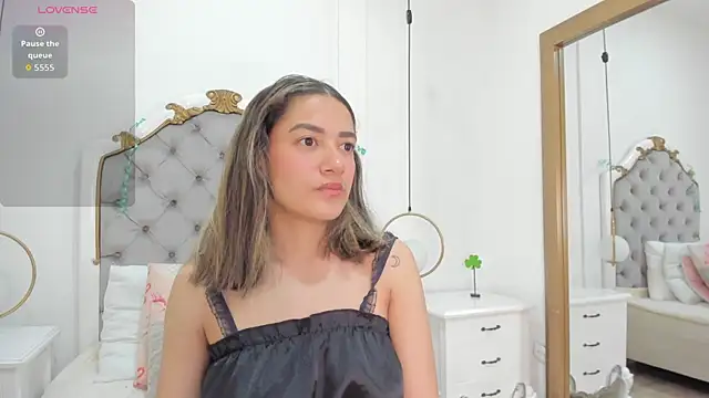 Skylerwhite02 online show from March 17, 2026, 3:42 am