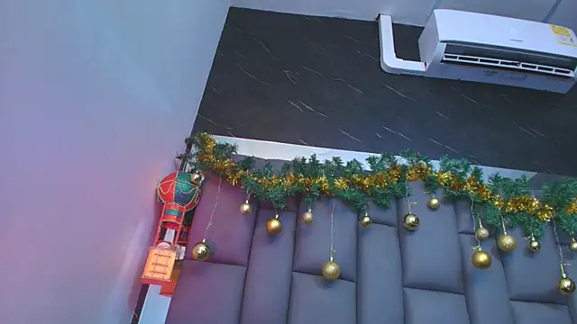 kissme luna online show from December 17, 2025, 7:08 pm