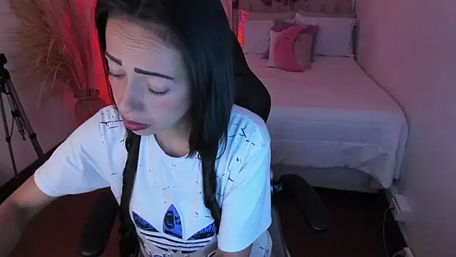 Mariam Lopez   online show from November 23, 2025, 2:32 am