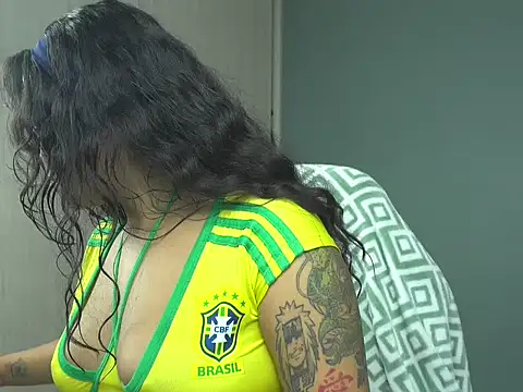 Snapshot of ObeyVal chatting on February 17, 2026, 11:24 pm ObeyVal online show from February 17, 2026, 11:24 pm