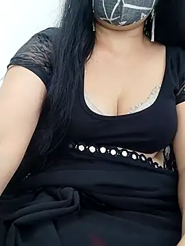 Snapshot of Girl_071 chatting on October 6, 2025, 8:26 am Girl 071 online show from October 6, 2025, 8:26 am