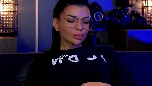 EleniaDevons online show from October 16, 2025, 11:51 am