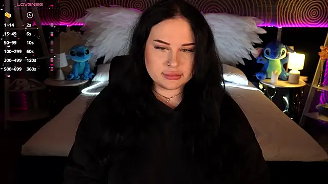 SerahMirabeli online show from November 11, 2025, 8:03 pm