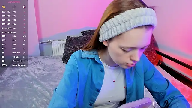 Snapshot of FlexyFox chatting on February 5, 2026, 4:14 pm FlexyFox online show from February 5, 2026, 4:14 pm