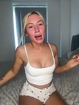 SexySaraxxoo online show from July 20, 2026, 9:38 am
