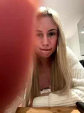 SexySaraxxoo online show from January 5, 2026, 5:27 pm