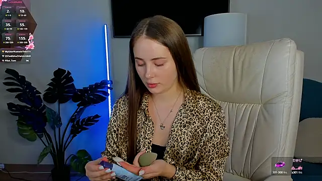 Sweet  Amily online show from October 6, 2025, 6:19 pm