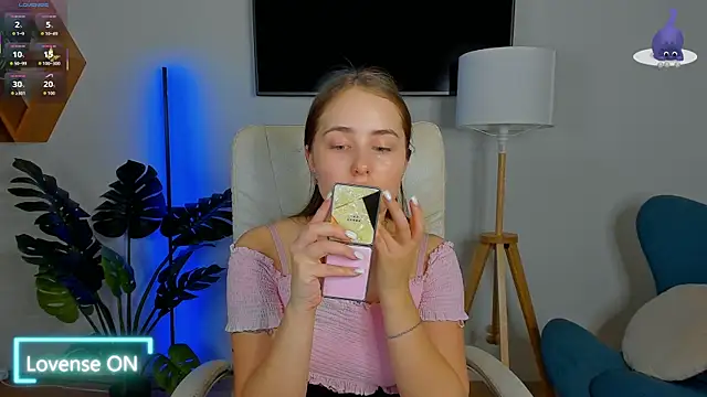 Sweet  Amily online show from September 30, 2025, 6:19 am