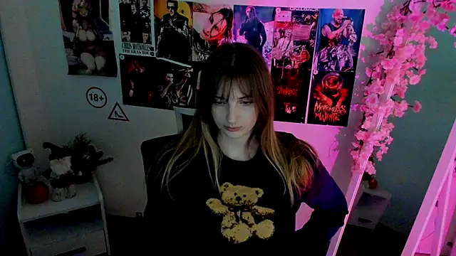 NeyliDream online show from December 18, 2025, 1:37 pm