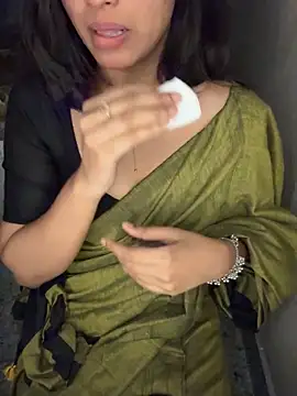 Snapshot of Tanya-mittal chatting on October 18, 2025, 2:24 am Tanya-mittal online show from October 18, 2025, 2:24 am
