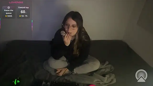 Snapshot of SofiaKitty-love chatting on February 1, 2026, 4:11 am SofiaKitty-love online show from February 1, 2026, 4:11 am