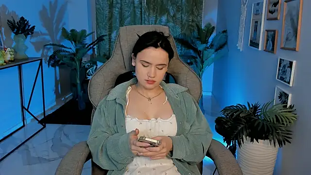 MonicaFarmer online show from February 13, 2026, 2:55 am