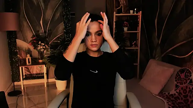 MonicaFarmer online show from October 6, 2025, 5:35 pm