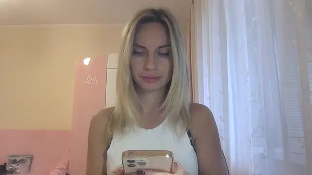 KarelliaStar online show from October 14, 2025, 6:47 am