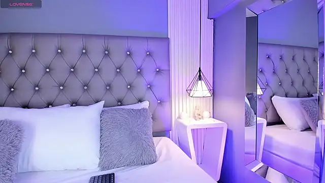 LunaBloomn online show from January 8, 2026, 5:08 pm