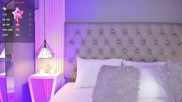 Snapshot of LunaBloomn chatting on February 25, 2026, 5:02 pm LunaBloomn online show from February 25, 2026, 5:02 pm