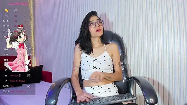 LunaBloomn online show from October 9, 2025, 5:35 pm