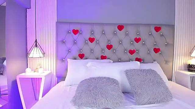 Snapshot of LunaBloomn chatting on February 16, 2026, 5:00 pm LunaBloomn online show from February 16, 2026, 5:00 pm