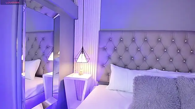 LunaBloomn online show from December 22, 2025, 5:02 pm