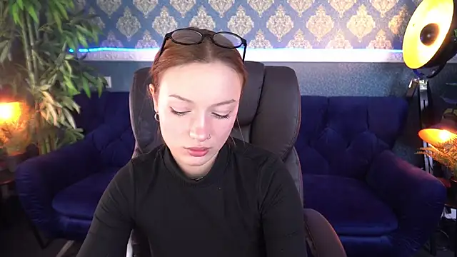 FoxyMayy online show from October 6, 2025, 1:12 pm