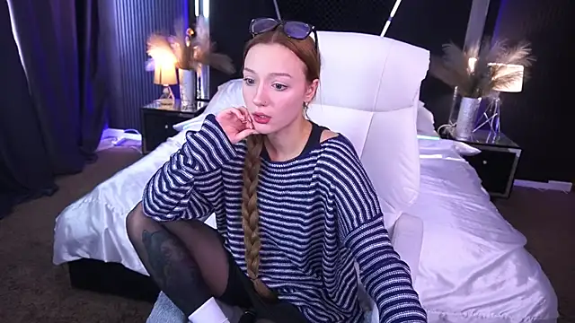 FoxyMayy online show from October 18, 2025, 1:13 pm