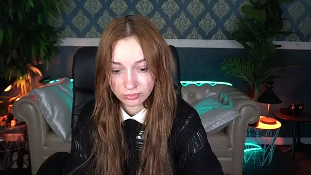 Snapshot of FoxyMayy chatting on April 23, 2026, 4:19 pm FoxyMayy online show from April 23, 2026, 4:19 pm