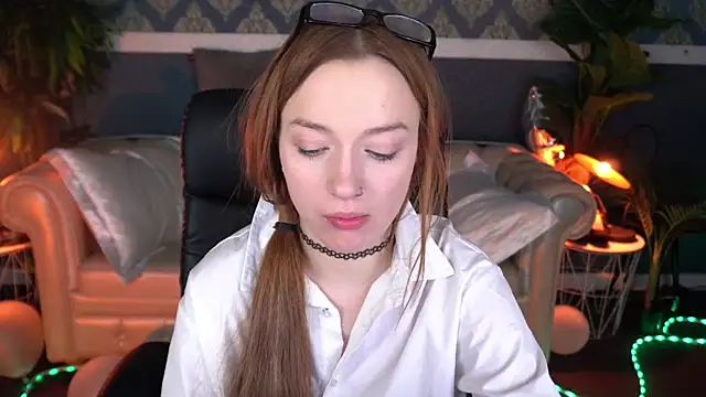 FoxyMayy online show from March 16, 2026, 5:44 am