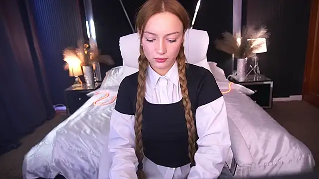 FoxyMayy online show from October 17, 2025, 1:13 pm