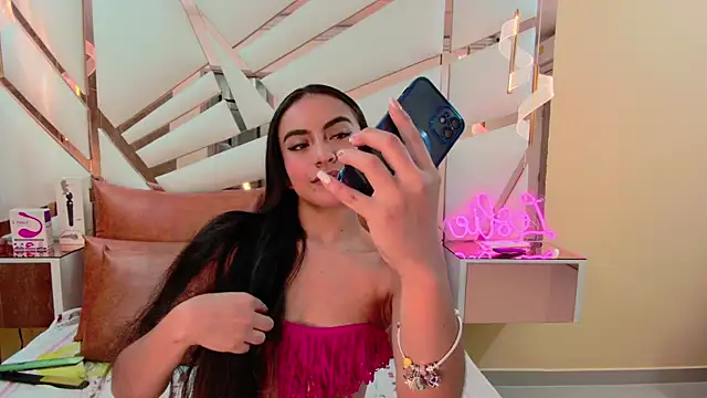 Leslie Bussh  online show from December 17, 2025, 12:10 pm